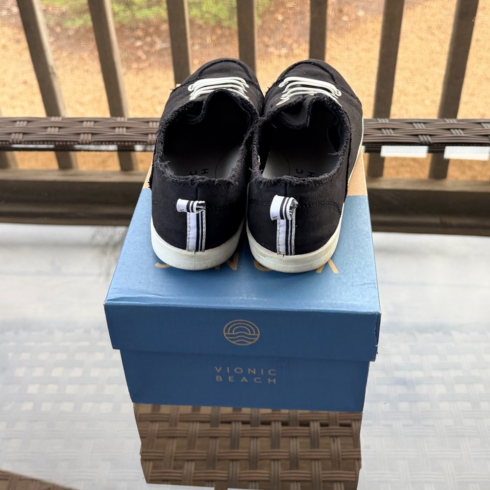 Vionic Black and White Pismo Sneakers Size 6 - Picture 3 of 9